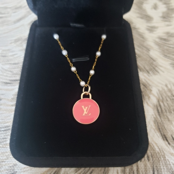 VINTAGE Louis Vuitto pink Logo & gold filled seed pearl necklace - Picture 7 of 10